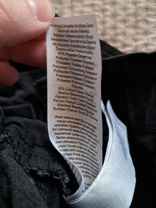 Czarne spodnie jeansowe