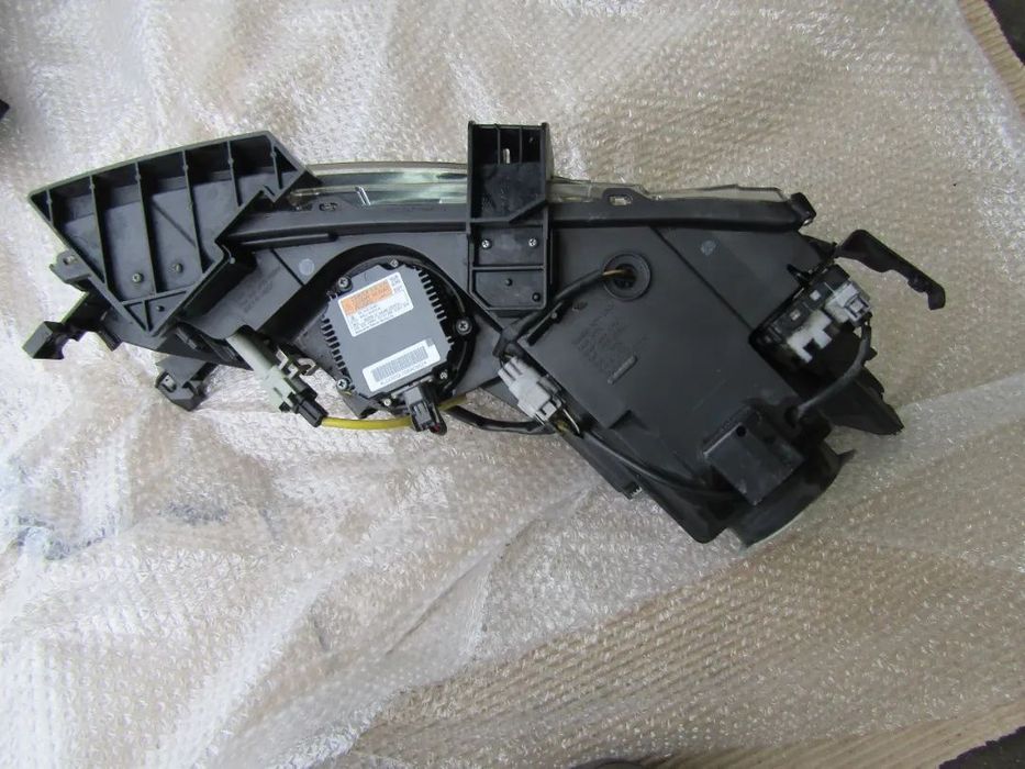 Farol (otica ) Mazda 6 ano 2010 , xenon lado ESQUERDO (ver descrição)