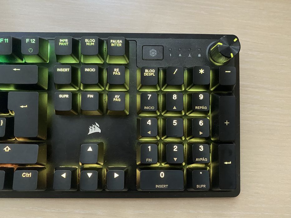 Продам игровую клавиатуру Corsair K70 RGB Core