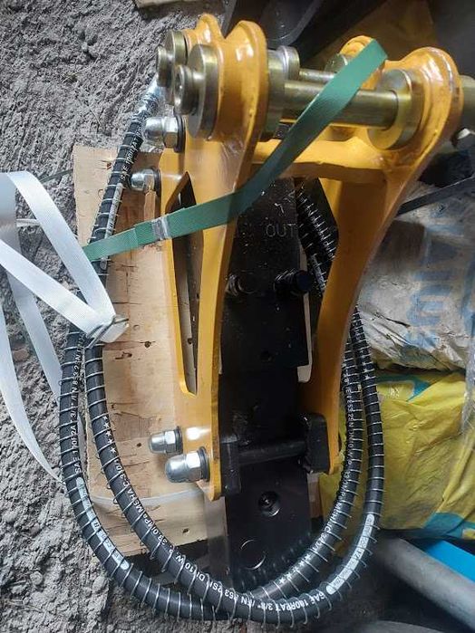 Mini Koparka z  kabiną W 12 + komplet przystawek + przyczepa
