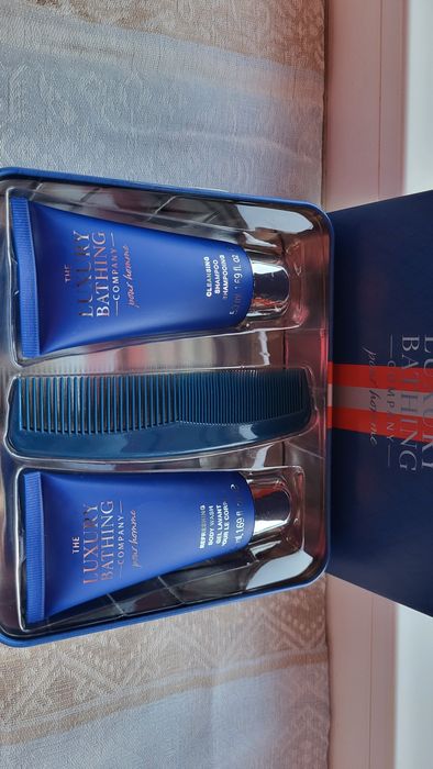 Conjunto novo Luxury Bathing- shampoo + gel duche + pente