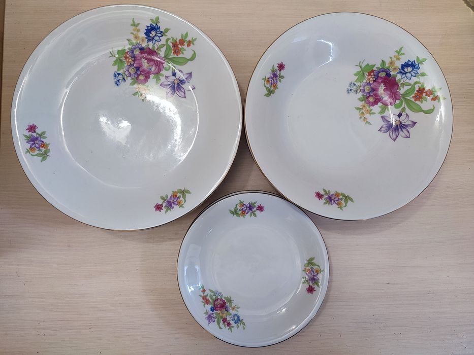Komplet talerzy porcelanowych Wawel