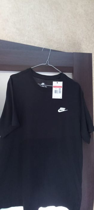 Продам новую мужскую футболку Nike Sportsweer