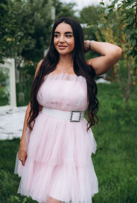 Красива нарядна сукня у стилі Barbie з ремінцем