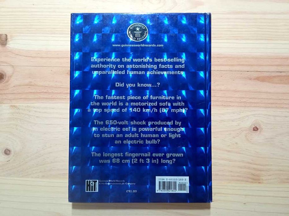 Livro "Guiness World Records 2004"
