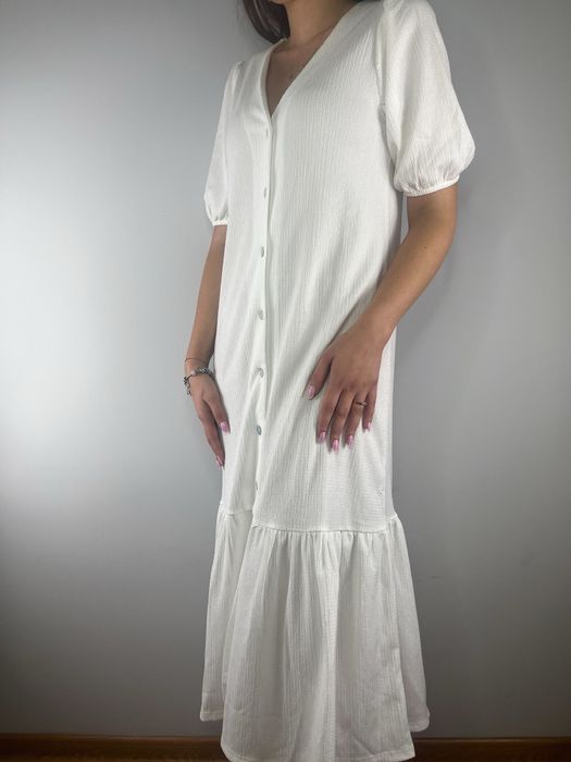 Biała sukienka szmizjerka bufiastymi rękawkami midi River Island 42