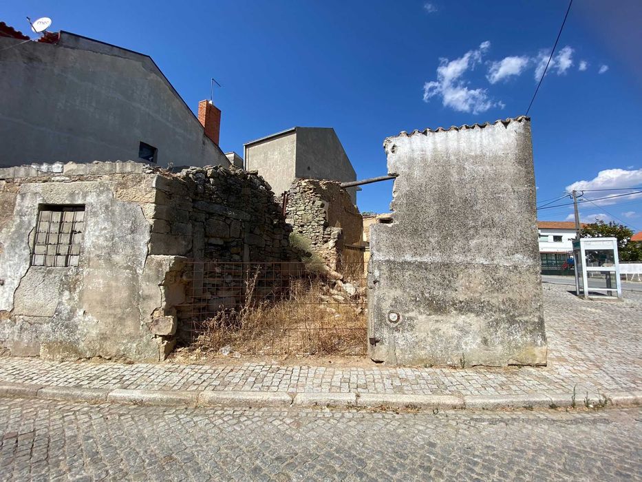 Casa devoluta em Freixedas