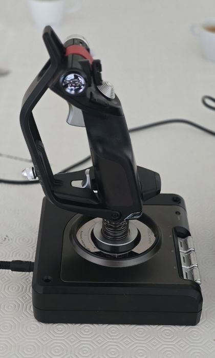 Saitek X52 Pro Flight Control System – Joystick + Throttle (HOTAS)