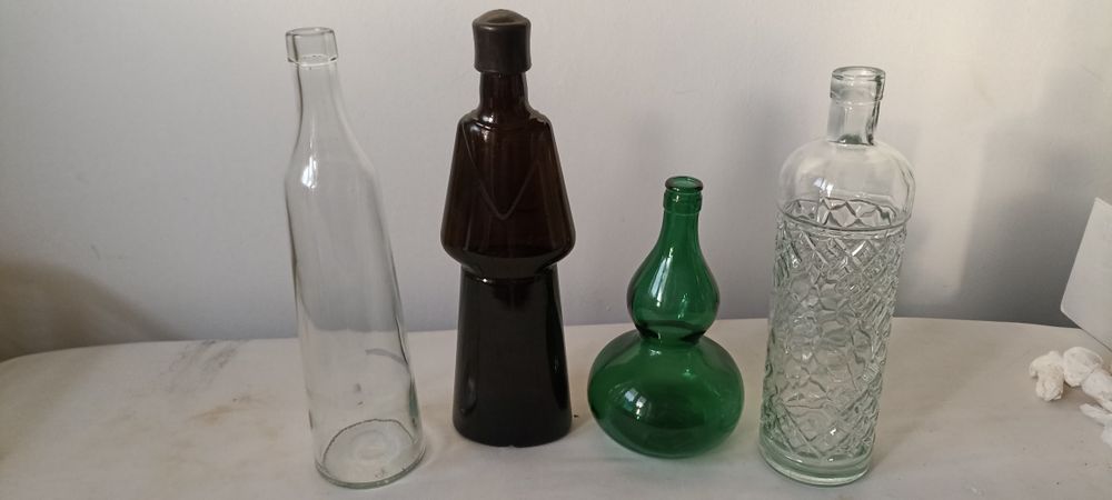 Garrafas e frascos antigos