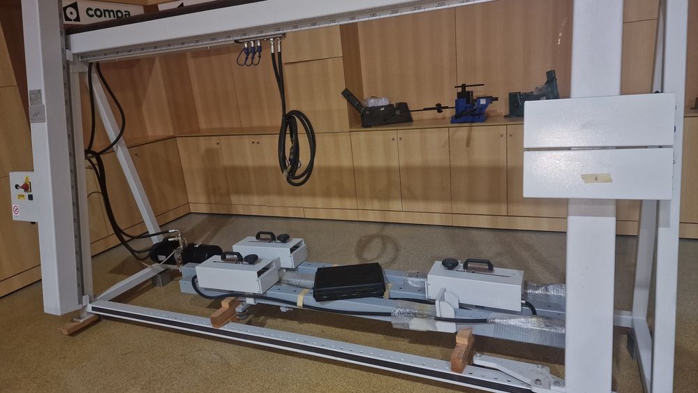 Prensa hidraulica com 3 cavaletes da marca scm maquina nova