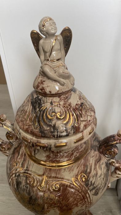 Ваза высокая керамическая с ангелом на пол напольная в дом холл