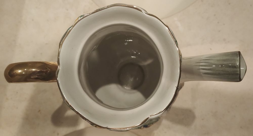 Conjunto de jarras pintadas à mão