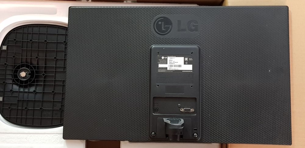 Монітор LG 22W35AA