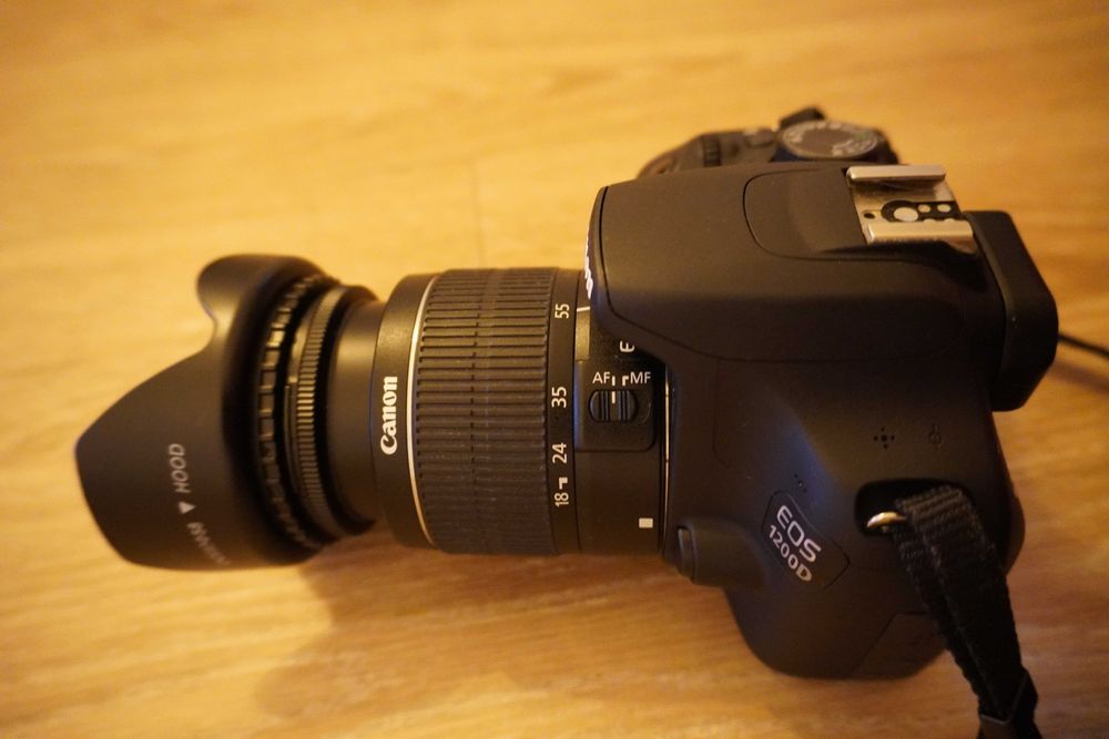 Canon EOS 1200D + EF-S 18-55mm + 2 baterias + carregador -- Kit completo