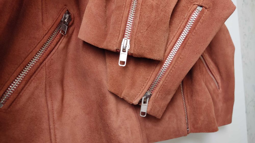 Замшева коричнева косуха від h&m