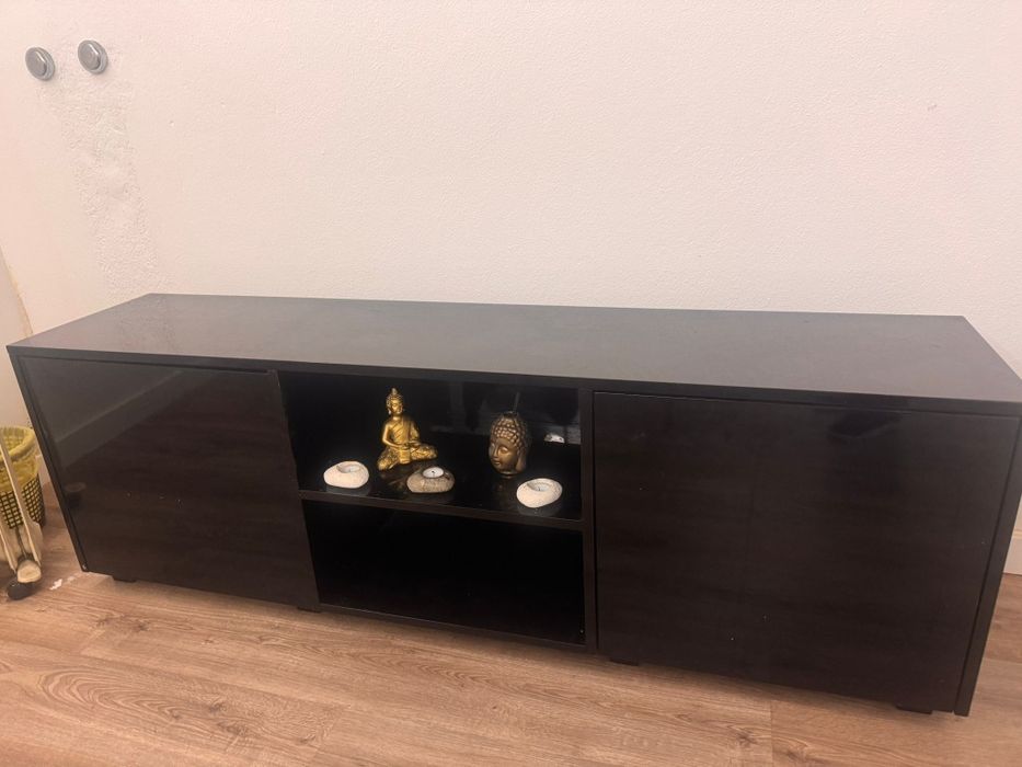 Móve aparadorl TV preto