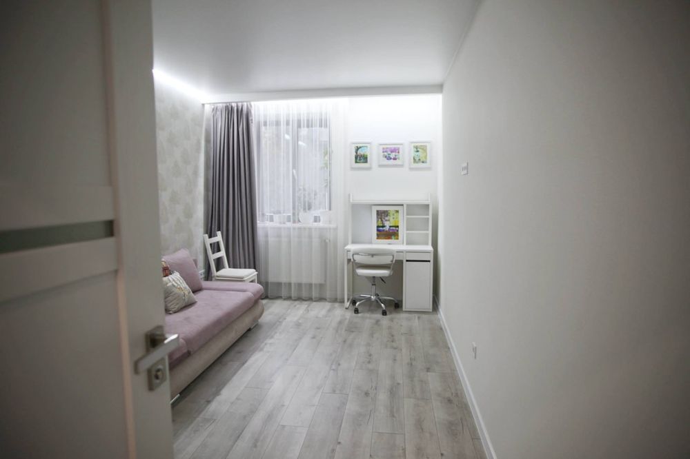 Озеро! Парк! Центр! 
Стильна двохстороння квартира біля озера