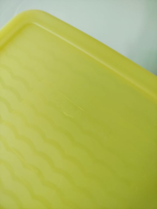 2 Tupperware amarelos 1L para armazenamento no frigorífico