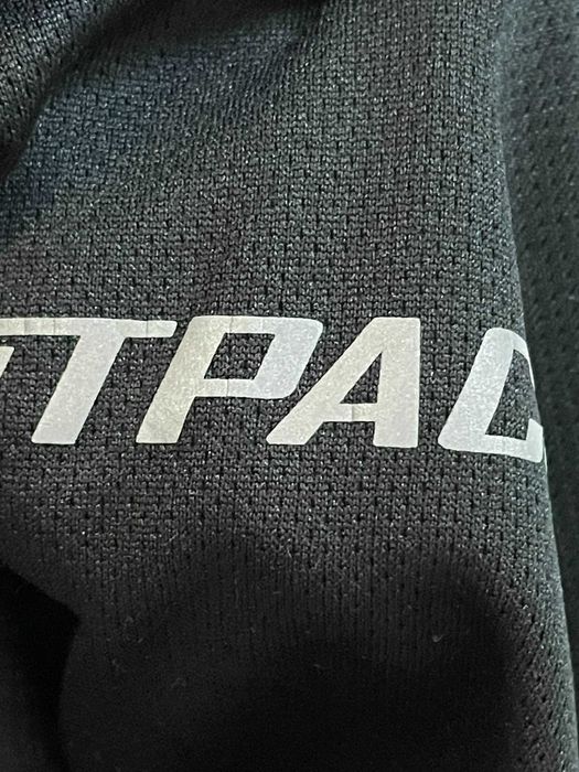 Top desportivo pouco uso preto.