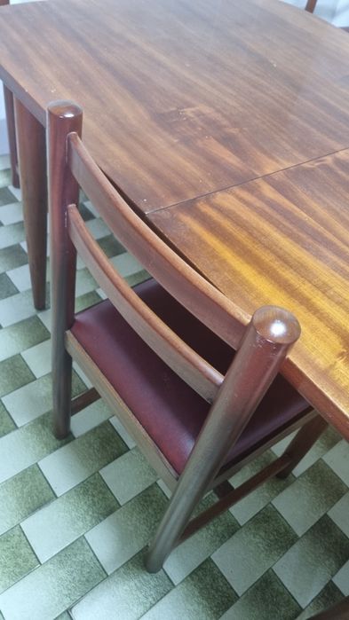 Mesa  jantar com cadeiras