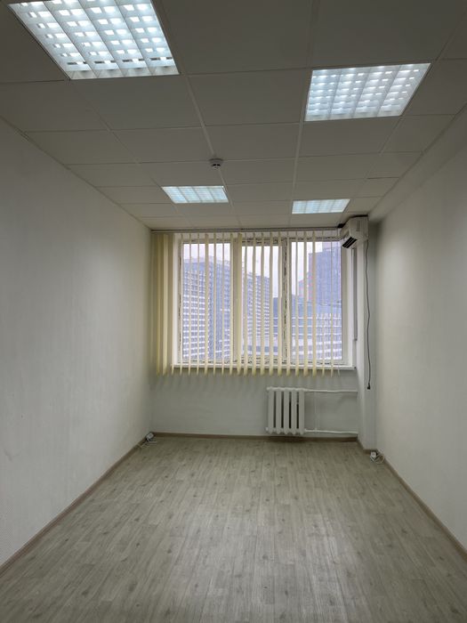 Здам офіс 17 м2, бізнес центр біля метро Лівобережна,вул. Сверстюка 19