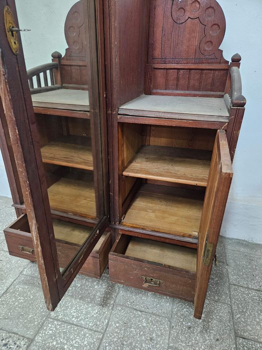 Stara stylowa szafa do przedpokoju holu