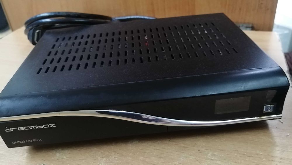 Супутниковий тюнер dreambox 800HD