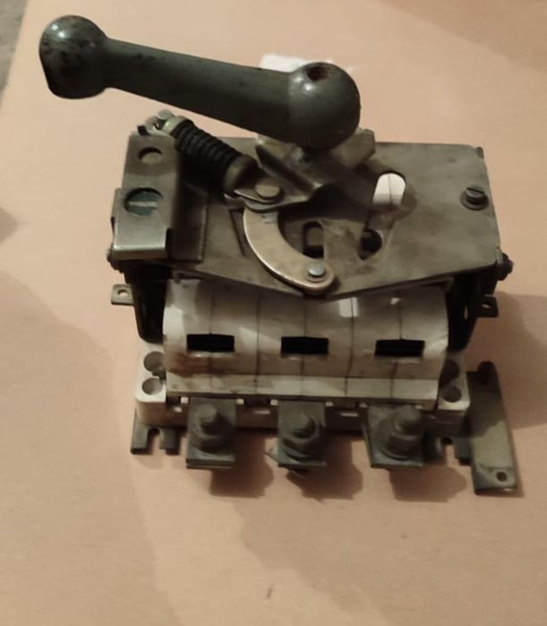 Wyłącznik rozłącznik. ŁR-200