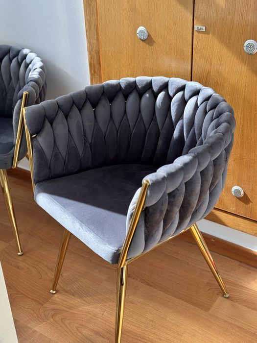 Cadeira Estofada Cinza em Veludo – Estilo Luxo