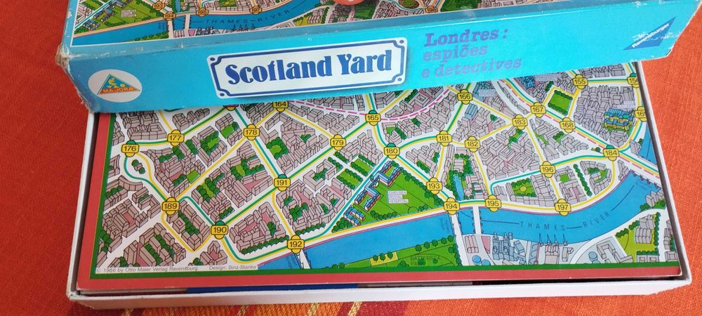 Jogo de Tabuleiro Scotland Yard Londres: Espiões e Detectives - Majora