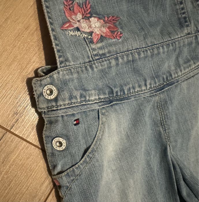 Sukienka Tommy Hilfingier ogrodniczka