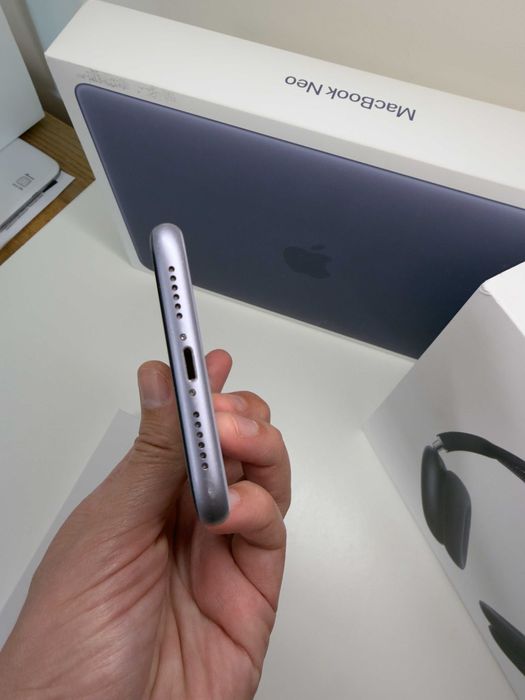 Apple iPhone 11・64B・Roxo (Factura e Garantia)