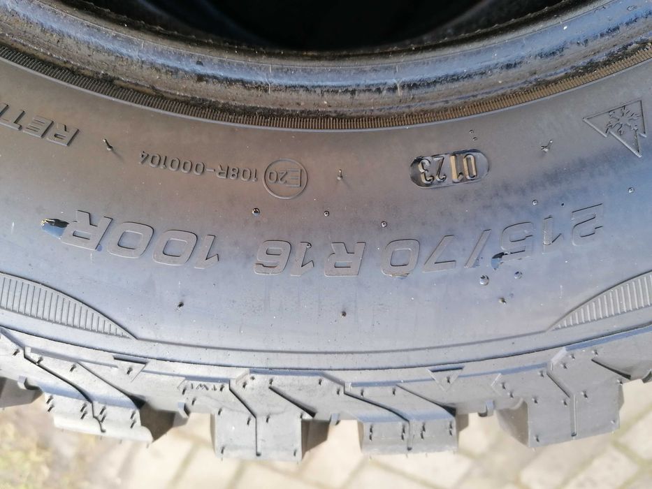 Opony uniwersalne bieżnikowane do auta terenowego