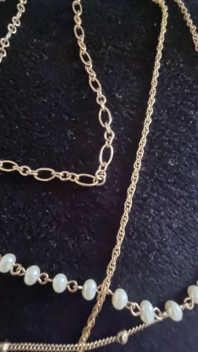 Conjunto de 4 fios dourados com pérolas