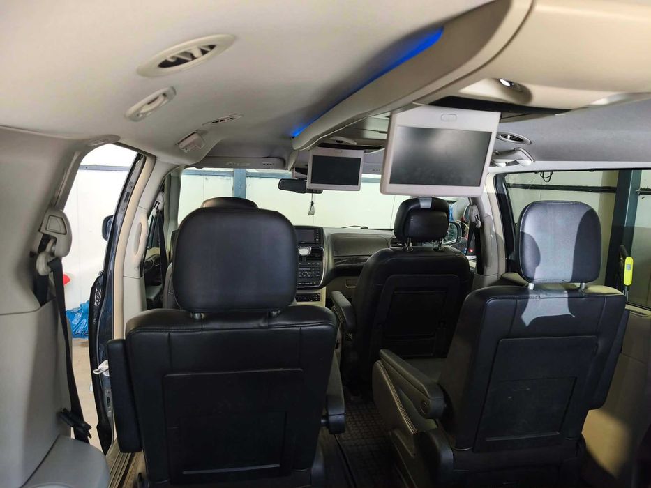 Chrysler town & country