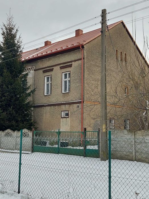 Dom na wsi z budynkami gospodarczymi i polem rolnym Całość 1,9 hektara