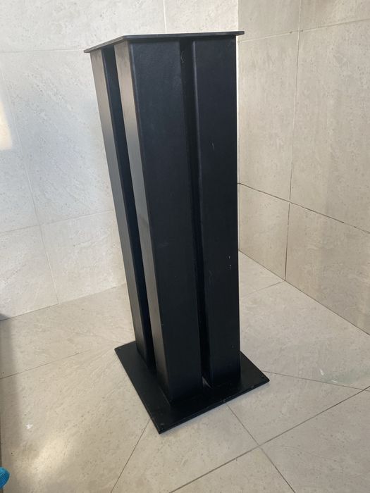 Stojaki standy stendy pod kolumny