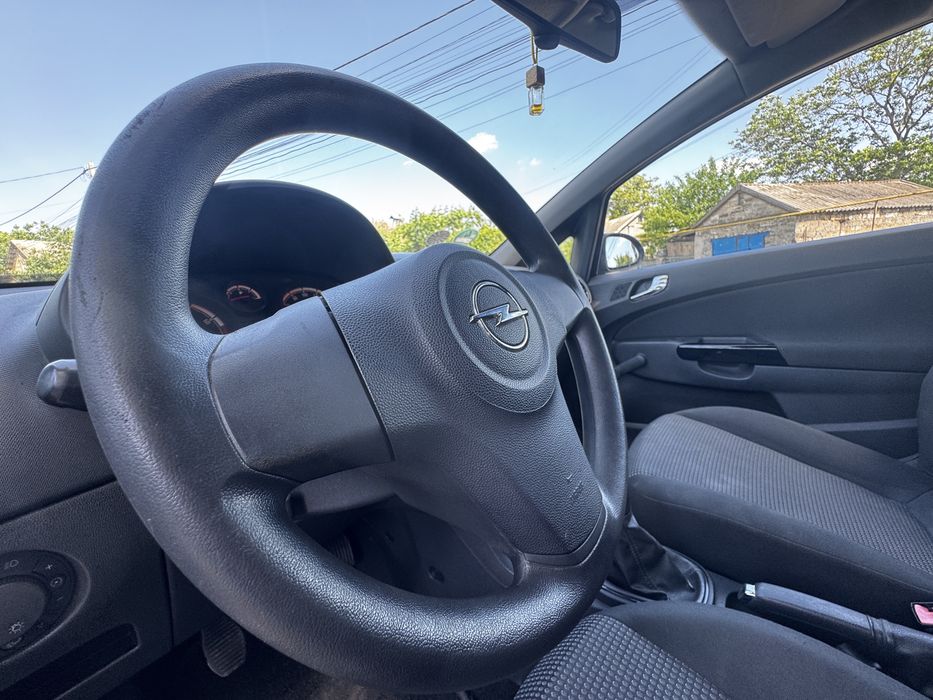 Продам Opel Corsa 2009 год 1л Бензин Механика-5ст