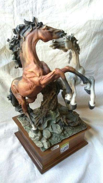 Escultura Cavalos Capodimonte