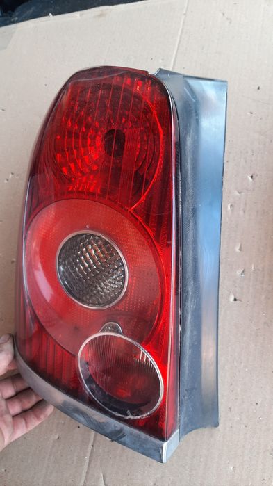 Lampa tylna Toyota Avensis t25 kombi oryginał