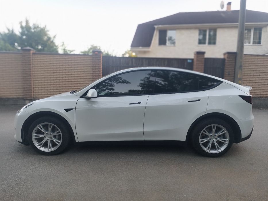 Tesla Model Y 21 р. 82 кВ. Київ
