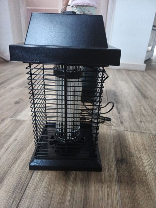 Lampa LED na komary ogrodowa