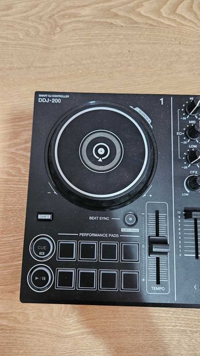 Mesa de DJ DDJ-200 Como Nova – Pouco Uso e Bem Estimada