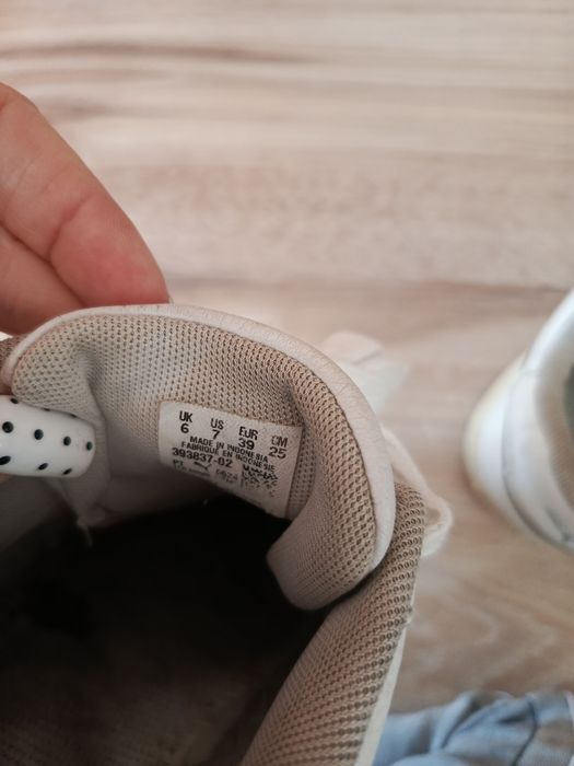 Białe buty damskie Puma 39
