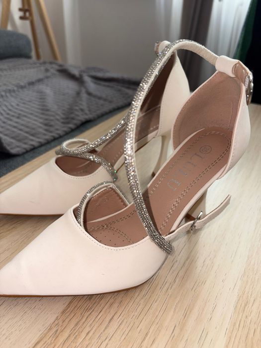 Buty ślubne , biała ślubna narzutka futrzana