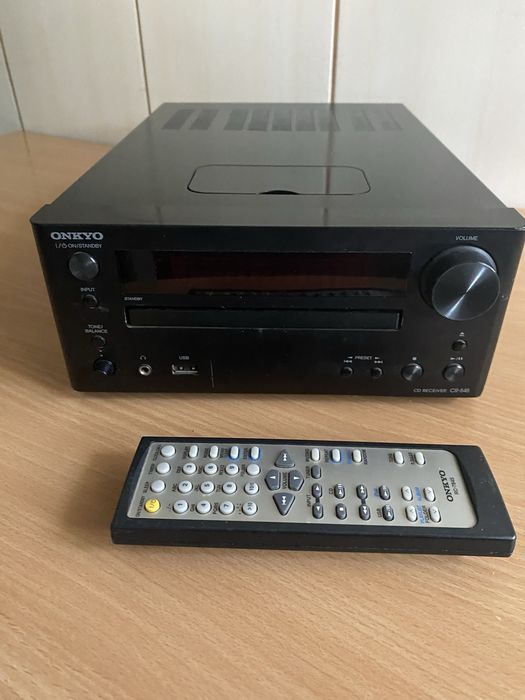 Amplituner Onkyo z odtwarzaczem cd i ryginalnym pilotem