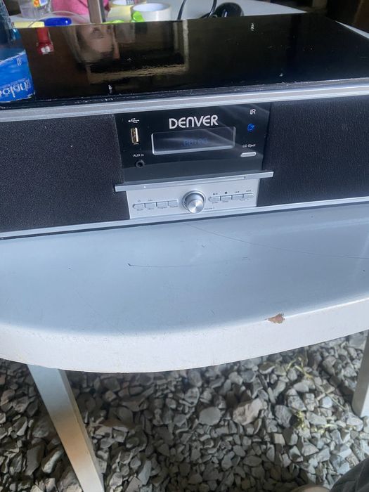 Drewniana wieża denver mda-250 w kolorze piano black z pilotem