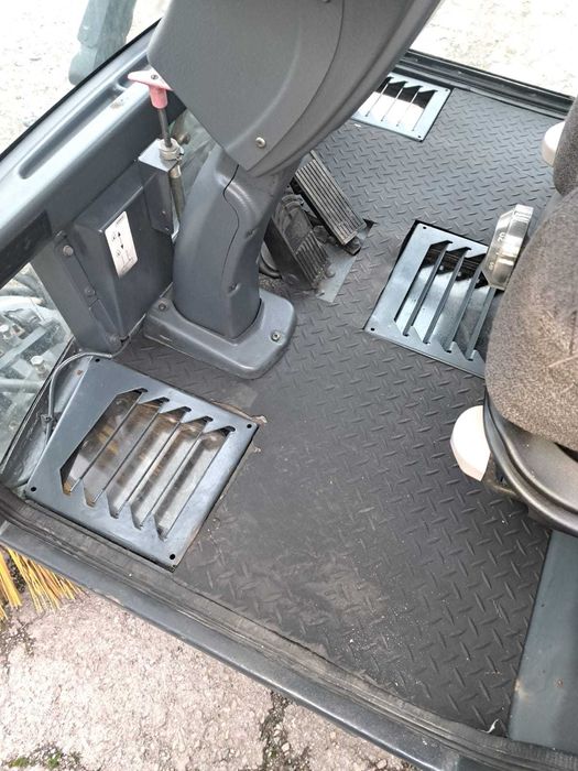 Підмітально-прибиральна машина Schmidt SWINGO 200