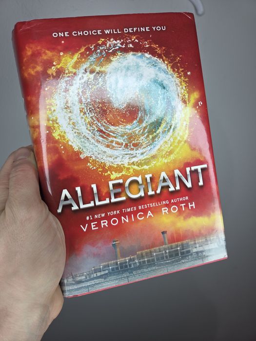 Oryginalna książka Allegiant (tom 3 trylogii Divergent po angielsku)