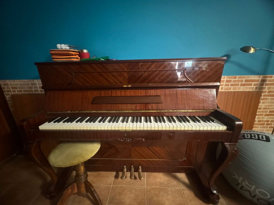 Piano PETROF Serie 169336